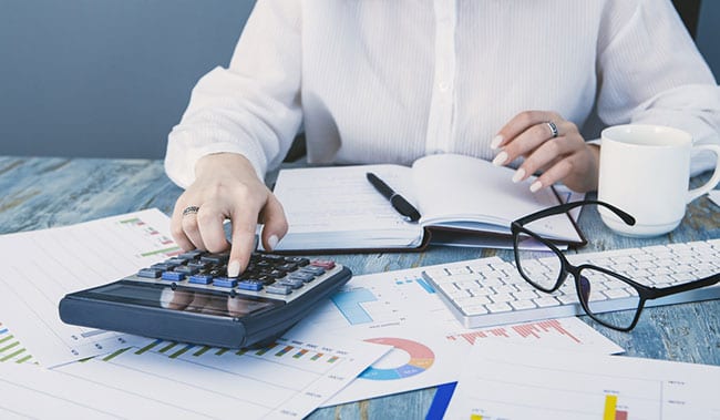 3 Things Your Accountant Can Help You with Outside of Tax Season